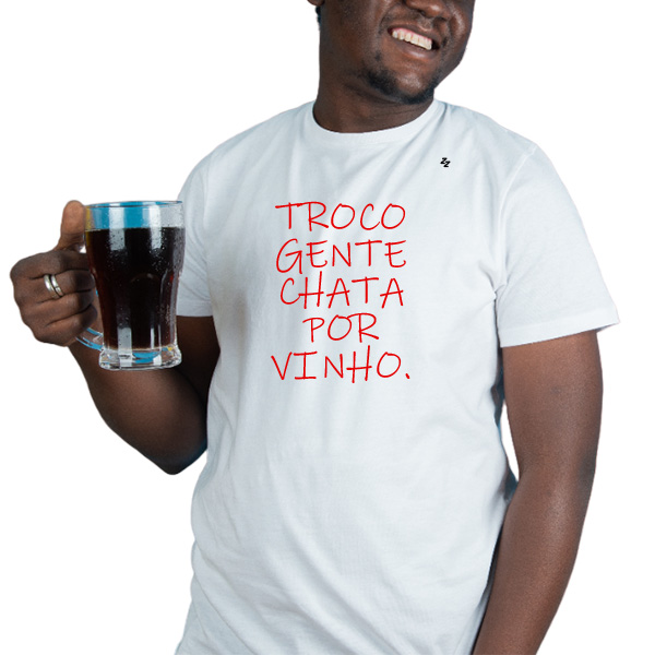 CAMISETA TROCO GENTE CHATA POR VINHO