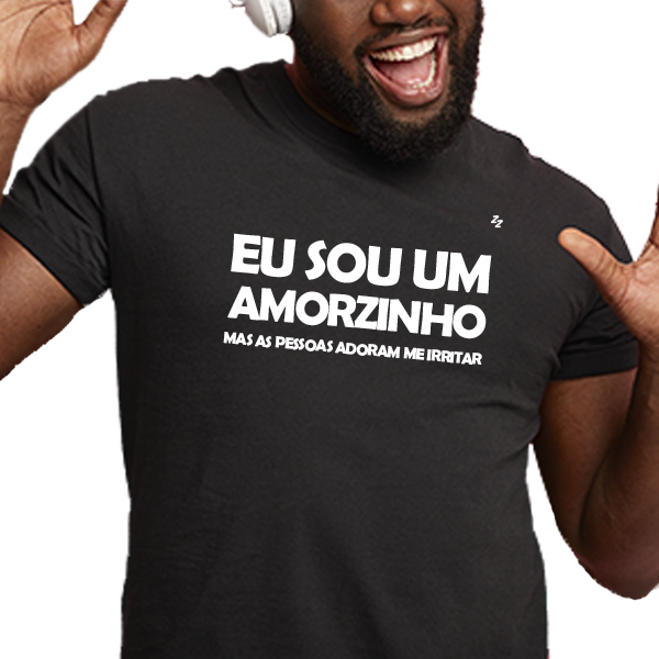 CAMISETA EU SOU UM AMORZINHO, MAS AS PESSOAS ADORAM ME IRRITAR.