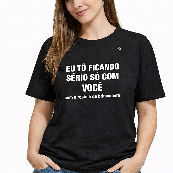 CAMISETA EU TÔ FICANDO SÉRIO SÓ COM VOCÊ...