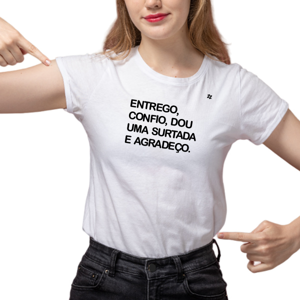CAMISETA ENTREGO, CONFIO, DOU UMA SURTADA E AGRADEÇO