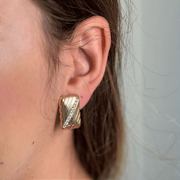 Brinco Quadrado Dourado com Zircônias Diagonais