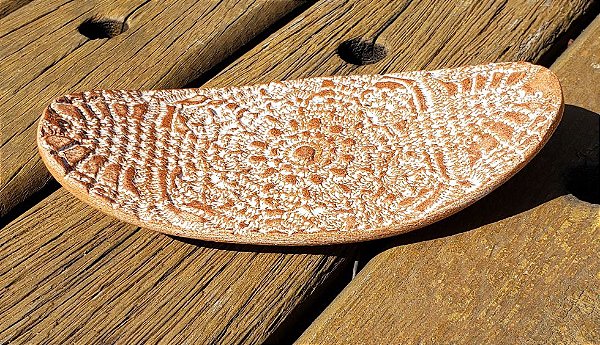 Saboneteira branca rendada oval