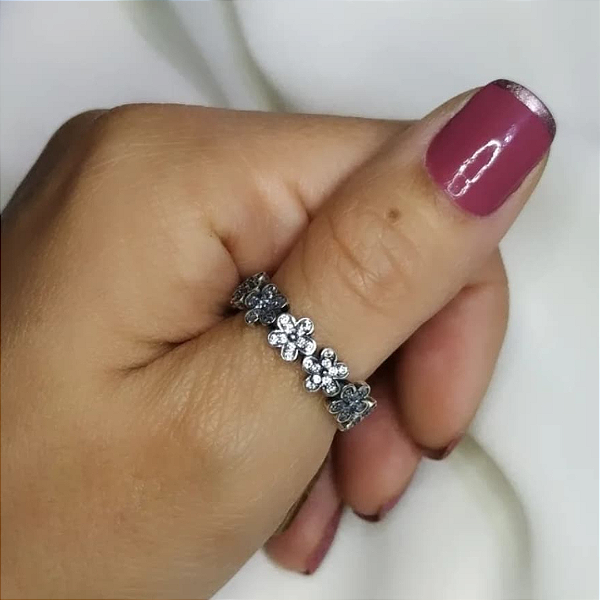 Anel margaridas zircônias prata 925