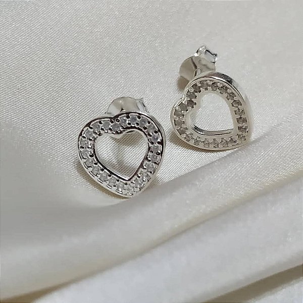 Brinco coração cravejado