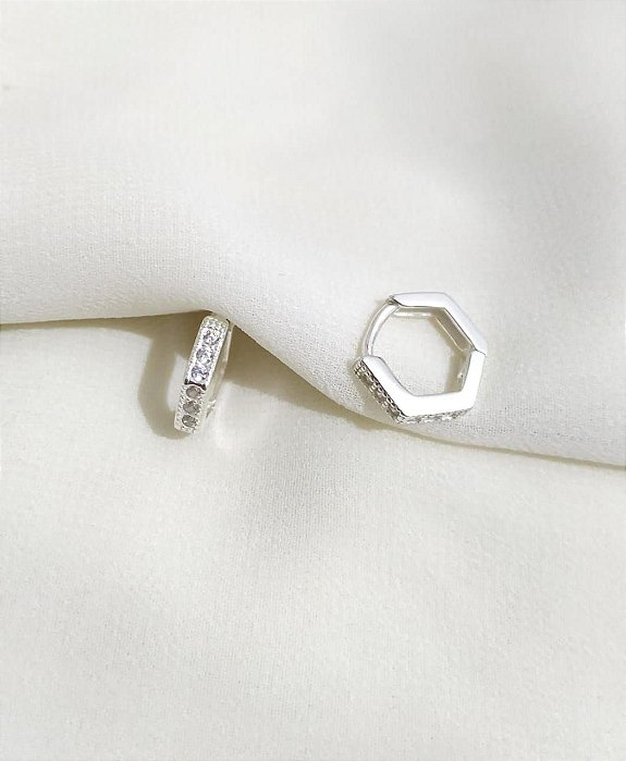 Brinco argola hexagonal