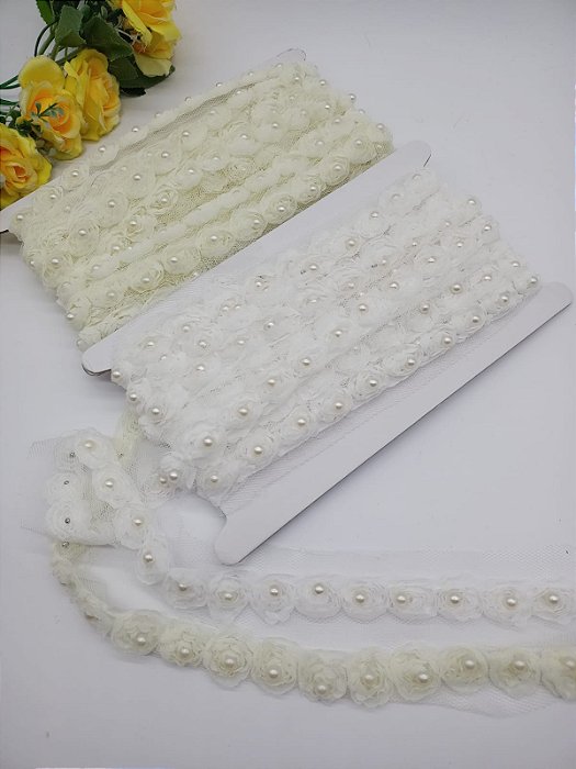 Passamanaria Luxo Flor com Perolas 2cm com 1 Metro.