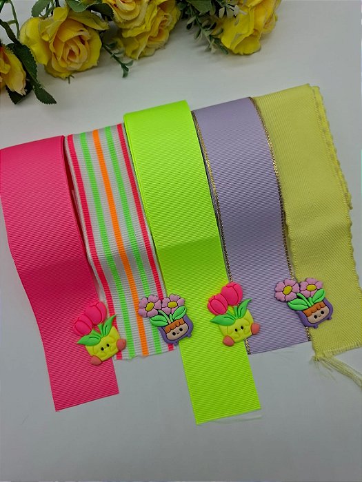 Kit de Fita n9 Flores com 5 Metro (1mt de cada cor) + 4 apliques.