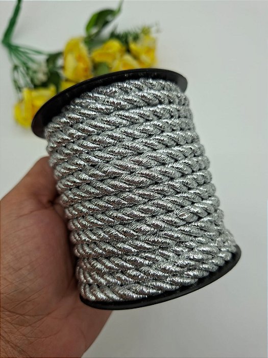 Cordão São Francisco Lurex Prata 6 mm com 10 metro.