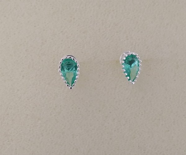 BRINCO COM GOTA DE ZIRCÔNIA VERDE BANHADO EM PRATA