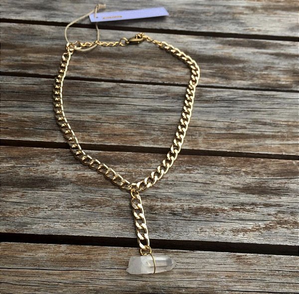 Colar dourado Quarto Branco