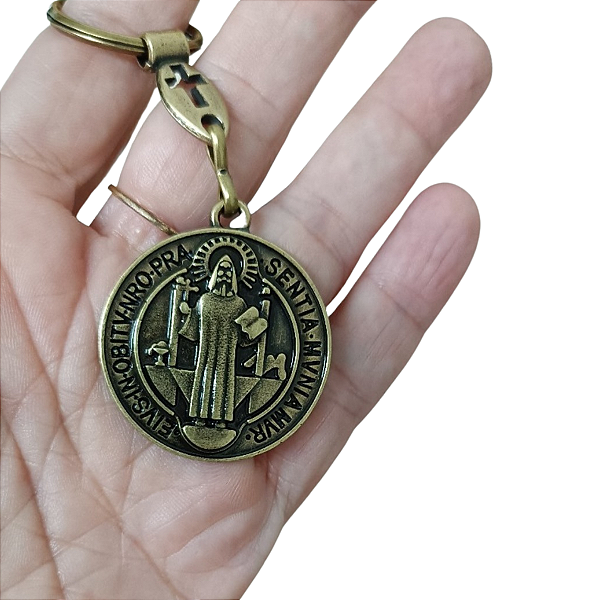 Chaveiro com a Medalha de Sao Bento Metal Envelhecido