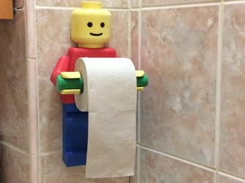 Suporte para papel higienico com bonequinho Lego