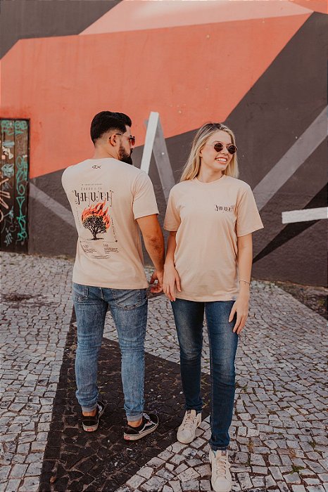 T-SHIRT CONHEÇA A USE CRIATIVA em 2023  Linha de roupas, Jeans feminino,  Tshirts femininas