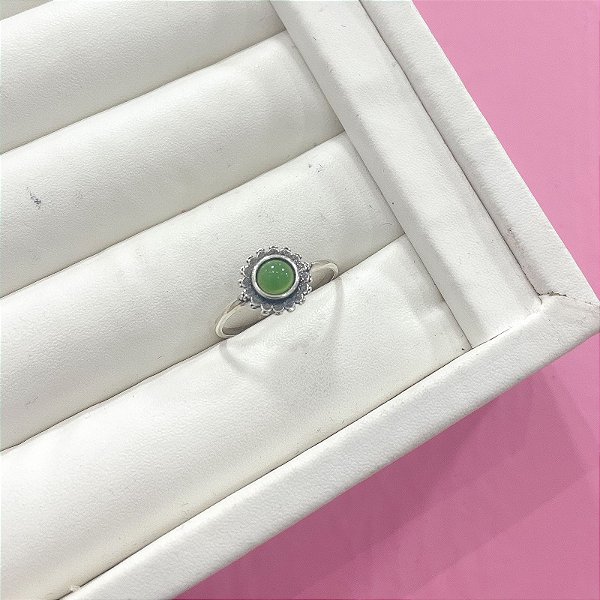 Anel Círculo em Prata Envelhecida com Pedra Verde Natural