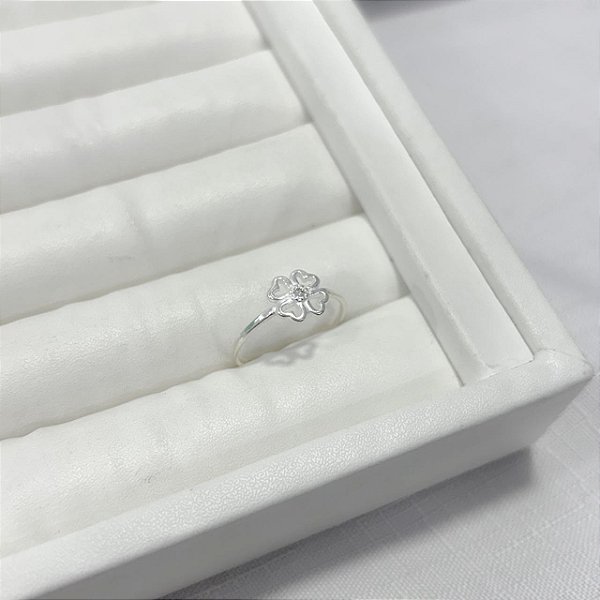 Anel Trevo com Pedrinha em Prata