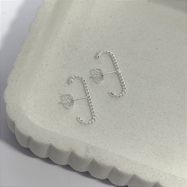 Brinco Ear Hook Aro Torcido em Prata