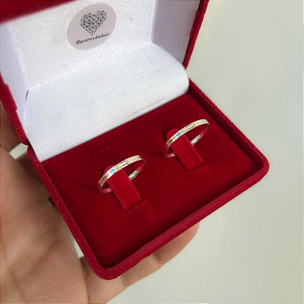 Par de Alianças 2mm com Friso em Prata