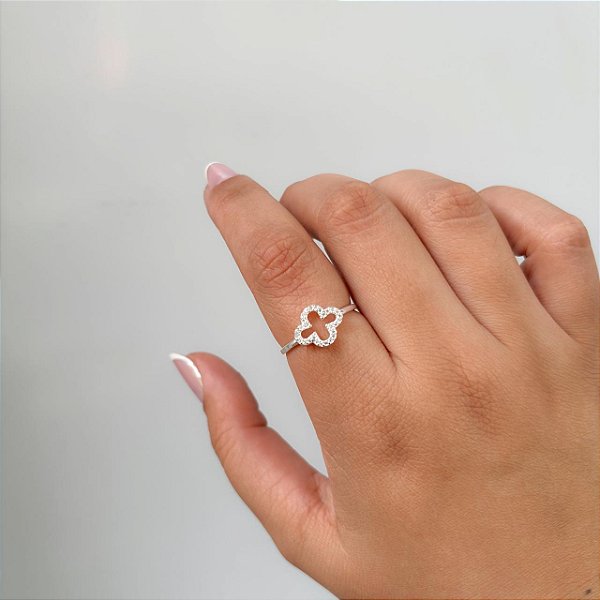 Anel Trevo Vazado Cravejado em Prata