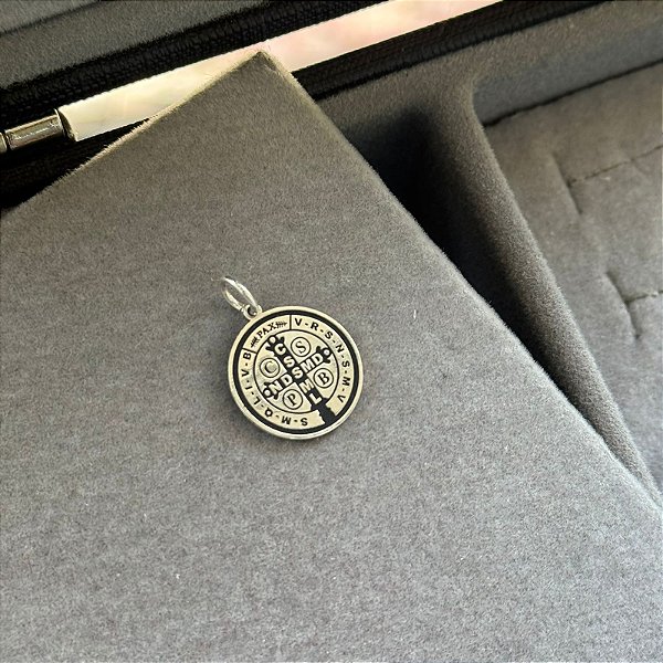 Pingente São Bento em Prata - Tamanho M