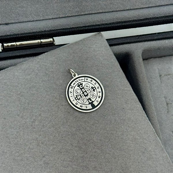 Pingente São Bento em Prata - Tamanho G