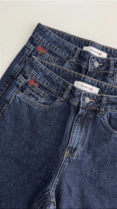 CALÇA COM BORDADO COR ESCURA