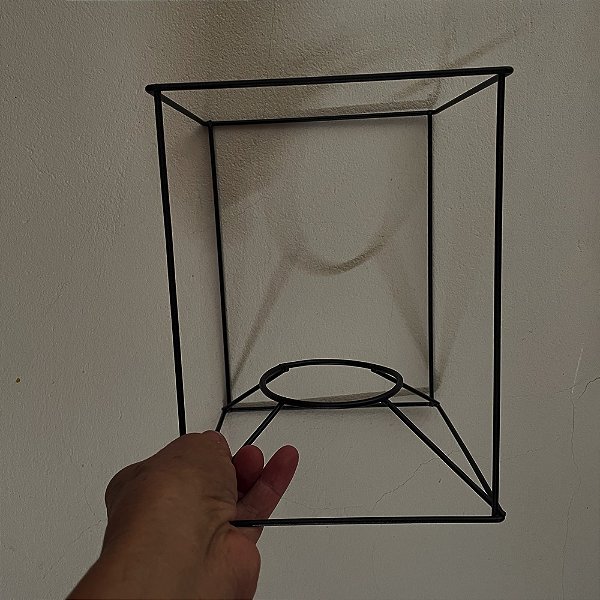 SUPORTE CUBO DE FERRO PRETO PARA KOKEDAMAS E VASOS PEQUENO