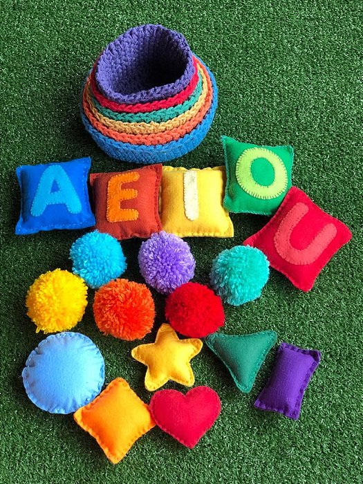 Pareamento de cores com vogais e formas