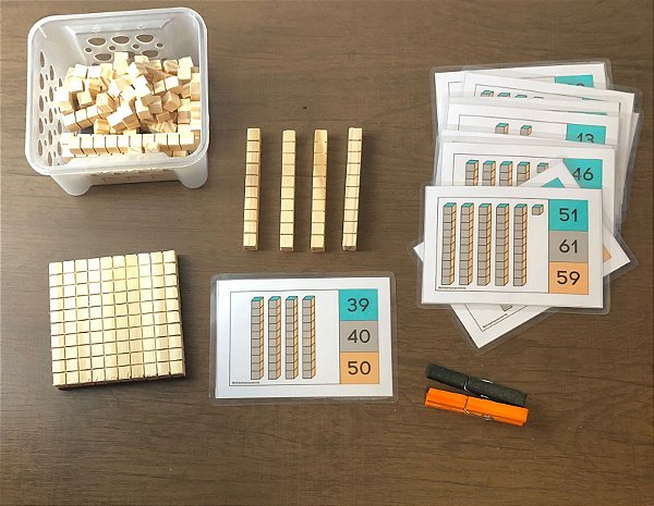 Jogo Material Dourado com Cartões e Prendedores