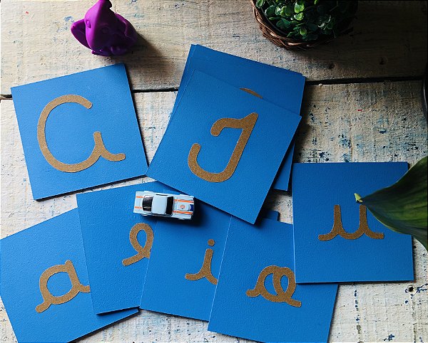 Vogais de Lixa - letras maiúsculas e minúsculas cursivas