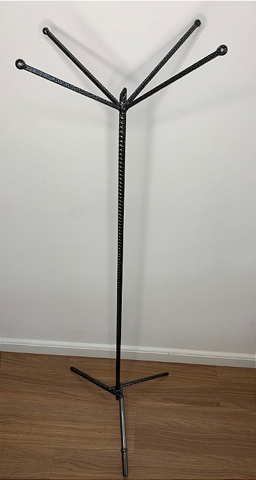 Cabideiro de piso - preto craqueado 4 hastes