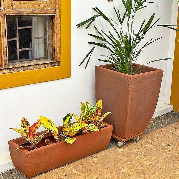 Kit Vaso Quadrado com Roda e Jardineira de Varanda e Sacada