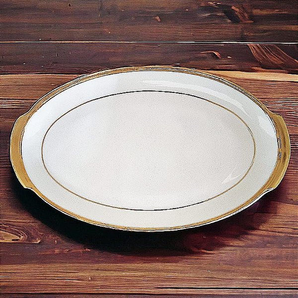 Travessa oval em porcelana Limoges branca filetada a ouro.