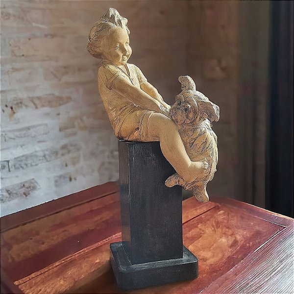 Escultura italiana em terracota menin com cachorro