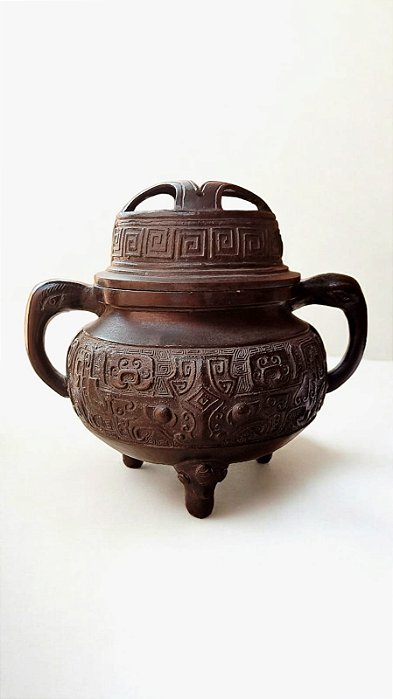 Antigo incensário de bronze