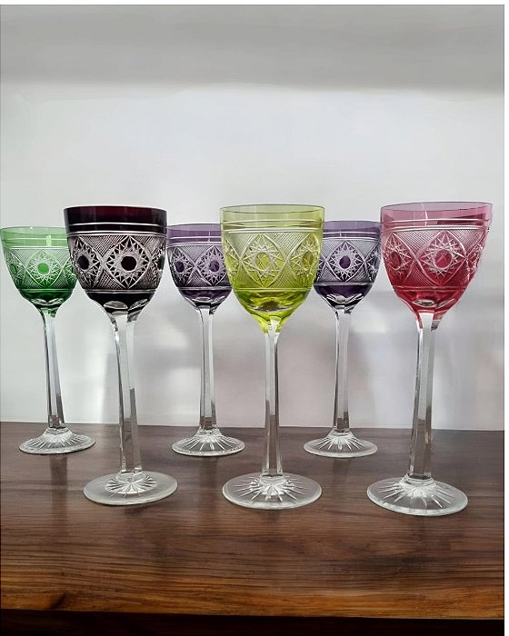 Conjunto de 6 antigas taças em cristal colorido