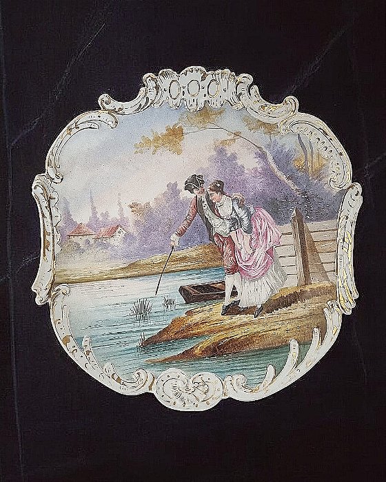 Antigo prato de parede em porcelana francesa