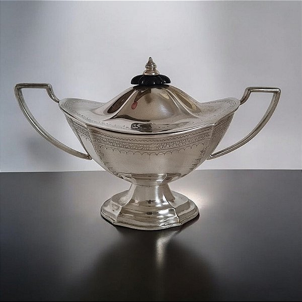 Molheira ´´ Saucer tureen`` E. P. N.S made in England.