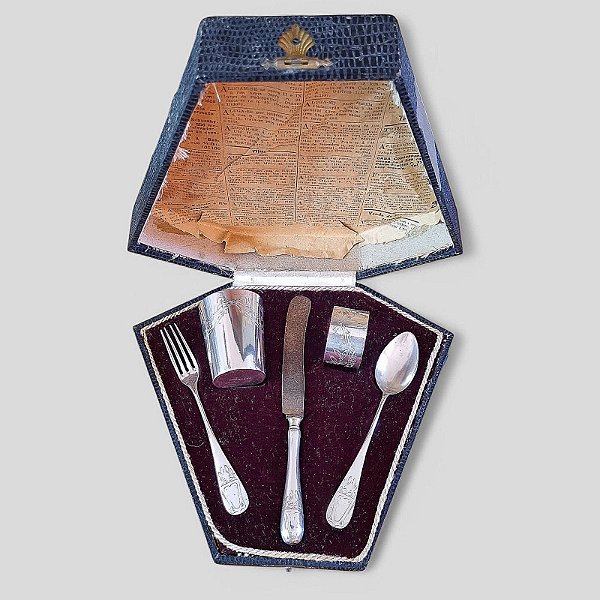 Antigo conjunto de mesa para crianças em prata de lei