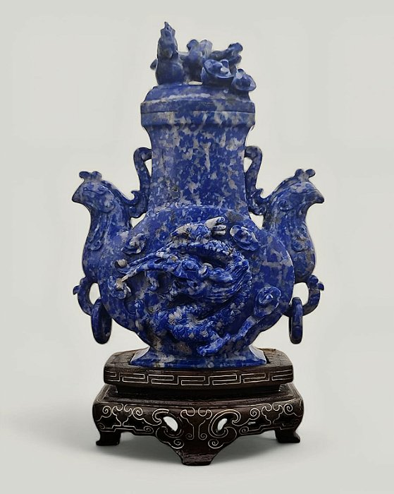 Pequeno Vaso balaústre em pedra Lapis lazuli.