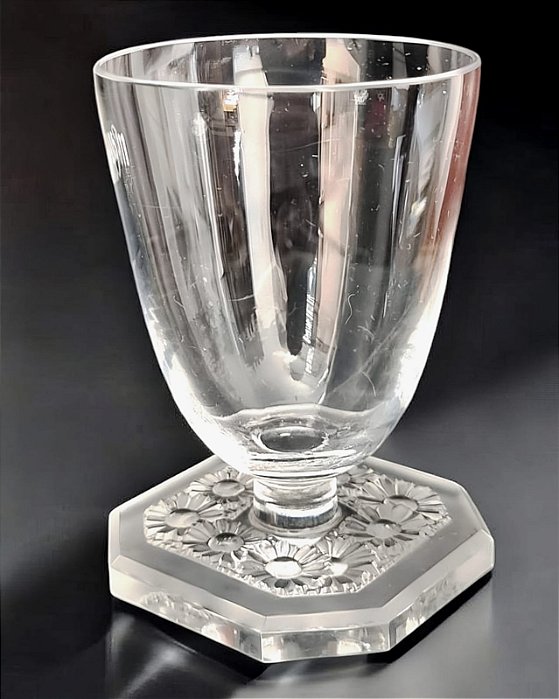 Taça para vinho em cristal R. Lalique ´´Paquerettes``.