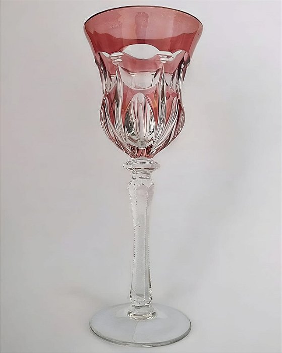 Taça de vinho em cristal rubi