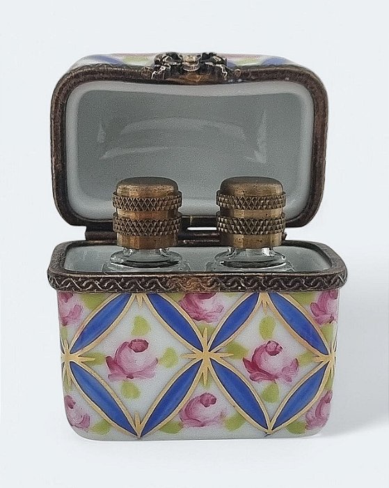 Pequena caixa em porcelana Limoges com 2 frascos