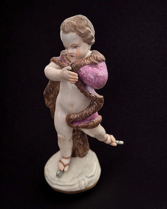 Estatueta em porcelana esmaltada