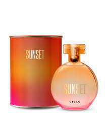 Deo Colônia Sunset Lata 100mlSunset, a nova Deo Colônia 100ml da Ciclo, traz a sensualidade da pele bronzeada numa tarde ensolarada. A brisa revigorante do oceano reúne o frescor das nuances cítricas aromáticas e frutadas da bergamota e da mandarina, que