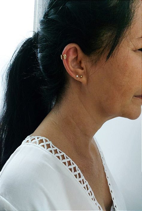 Piercing fake e brincos minimalistas mosaico