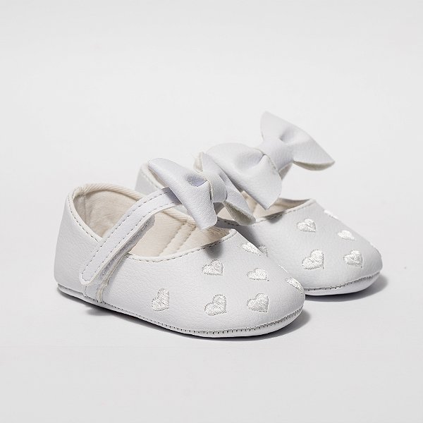 SAPATILHA LOVE - COR BRANCA - C/ LAÇO E BORDADO CORAÇÃO - LINHA BABY