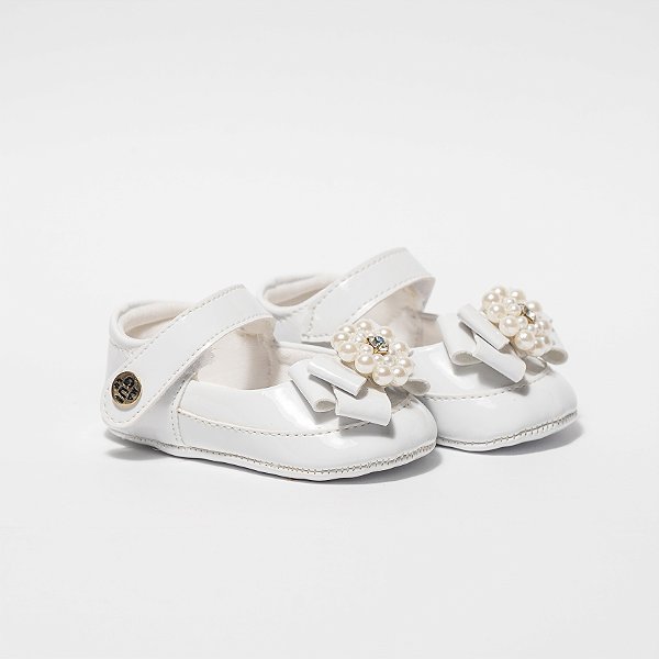 SAPATILHA FEMININA SOCIAL - BRANCA - VERNIZ C/ PEROLAS E STRASS - LINHA BABY