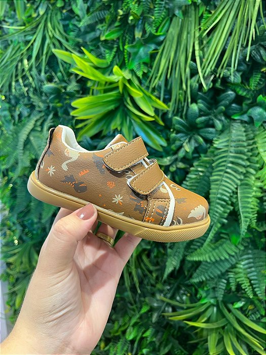 TENIS MASCULINO - VELCRO DE PONTA - COR CARAMELO C/ ESTAMPA DINO - LINHA KIDS