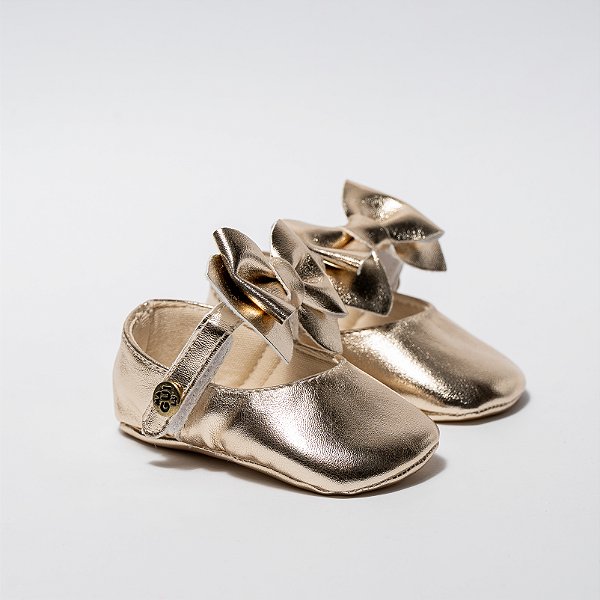 SAPATILHA PRINCESA - COR OURO LIGHT - APLICAÇÃO METAL DE CORAÇÃO - LINHA BABY