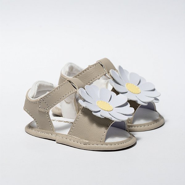 SANDALIA FEMININA MARGARIDA - ENFEITE DE 3 ROSAS - COR MARFIM - LINHA BABY